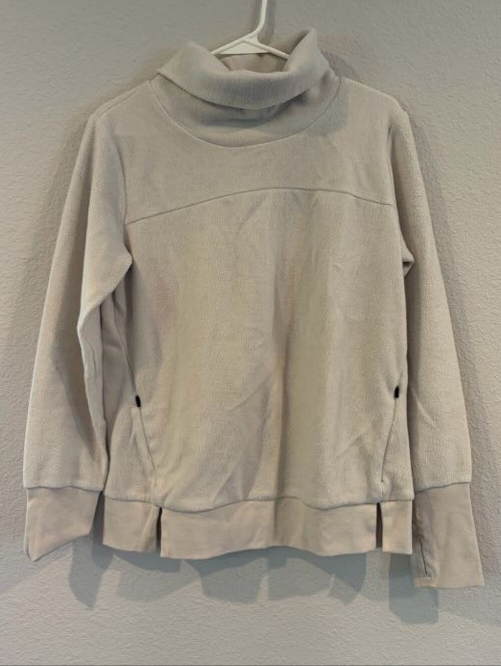 Alo Yoga Womens Cream Haze Funnel Turtleneck Pullover Fleece Sweater Size Small